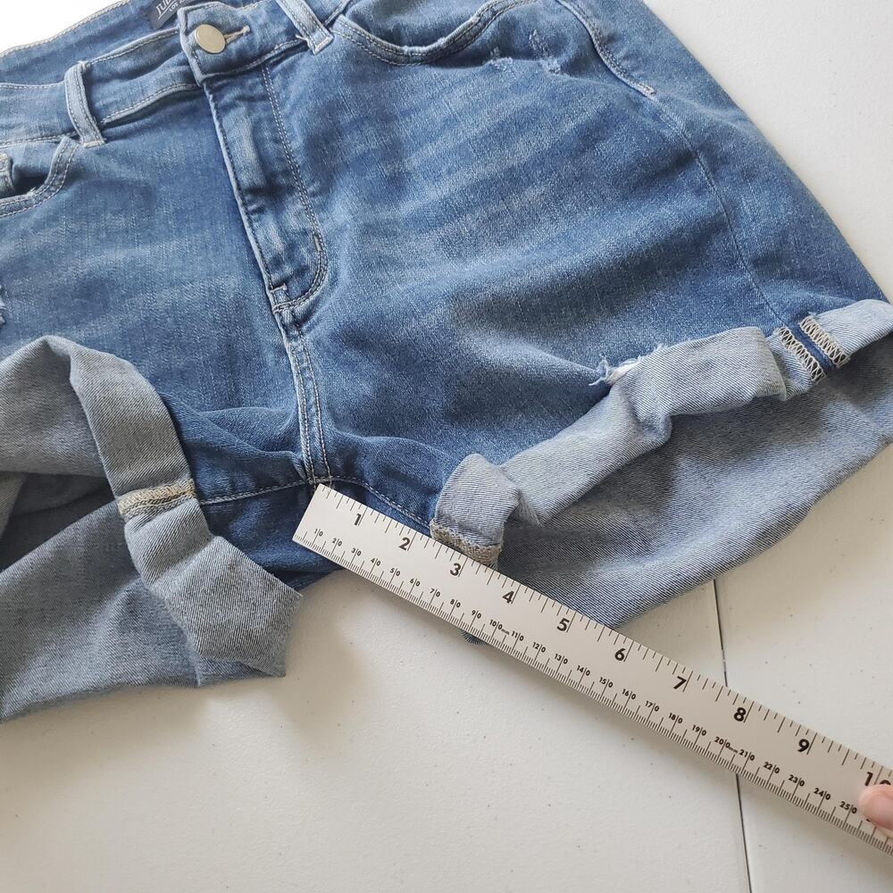 Judy Blue Shorts Womens 1XL Blue Boyfriend Distressed Stretch Denim Summer - Picture 8 of 9